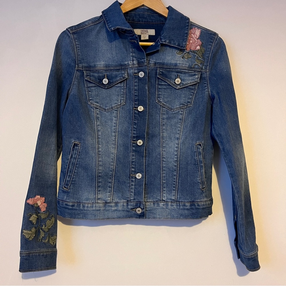 BNWOT Vintage America Blues Embroidered Denim Jean Jacket with Pink Flowers XS👚